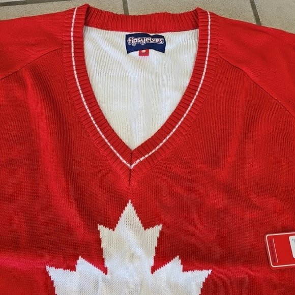 NWT Tipsy Elves Women's Size XL Canada Canadian Maple Leaf Vneck Sweater - Picture 3 of 11
